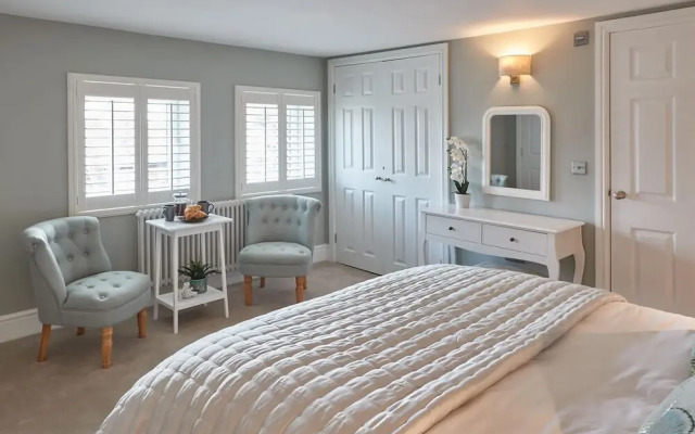 Host Stay Deveraux House