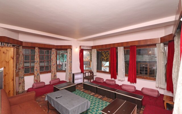 OYO 13724 Home Cosy Stay Near Mall Road