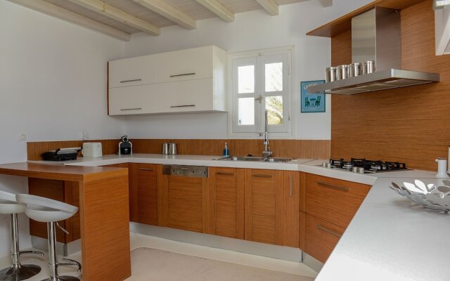 Newly-Built Private Luxury Villa