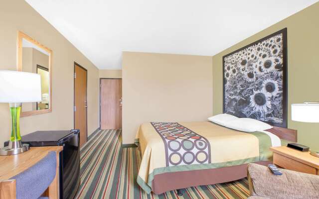 Super 8 by Wyndham Mt Pleasant