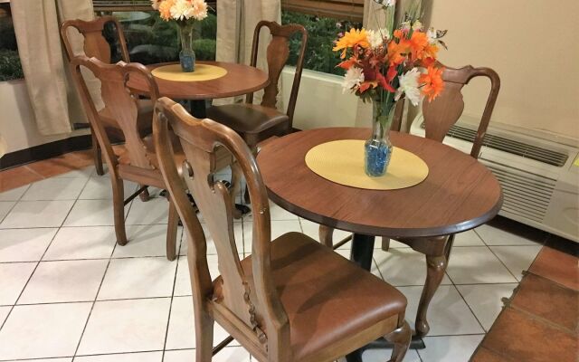 Americas Best Value Inn & Suites Williamstown