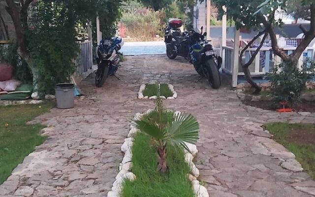 Ata Bungalows