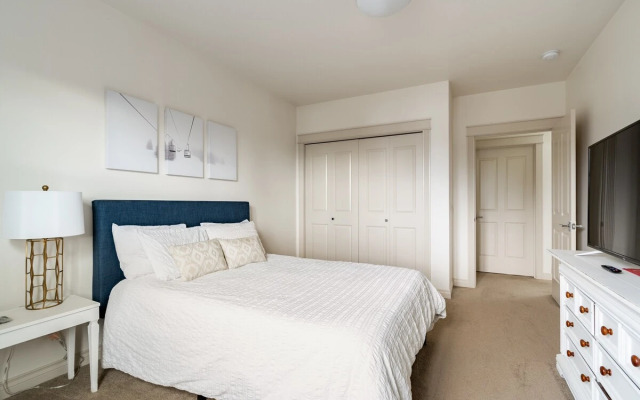 Rooftop Deck Walk to River Downtown Fire pit