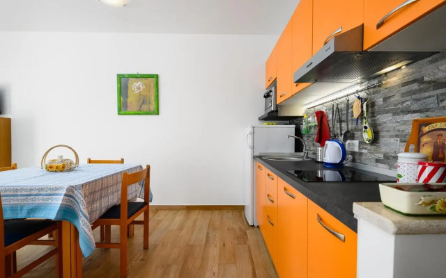 ANDREA house with apartments