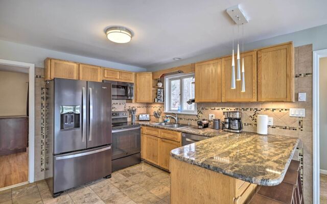 Lakefront Poconos Vacation Rental w/ Deck