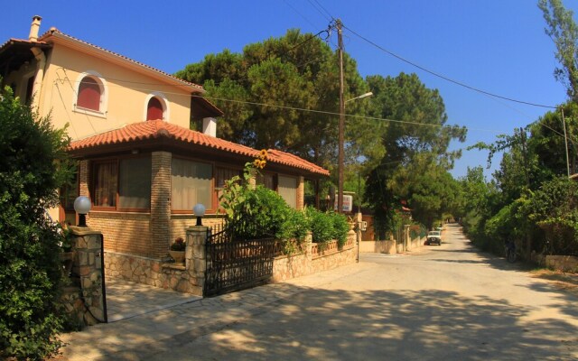 Pyrgaraki Studios and Apartments