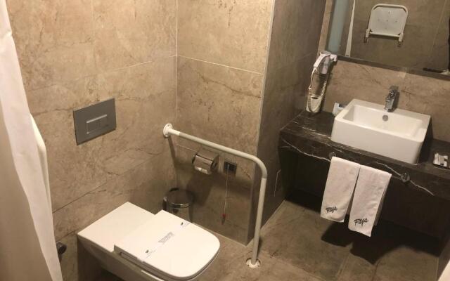 RYS Hotel & Restaurant