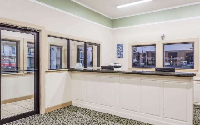 Super 8 by Wyndham Adel GA I-75