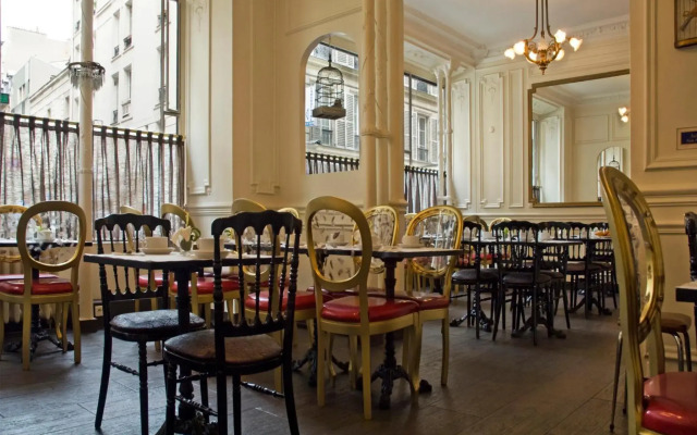 Peyris Opera Hotel