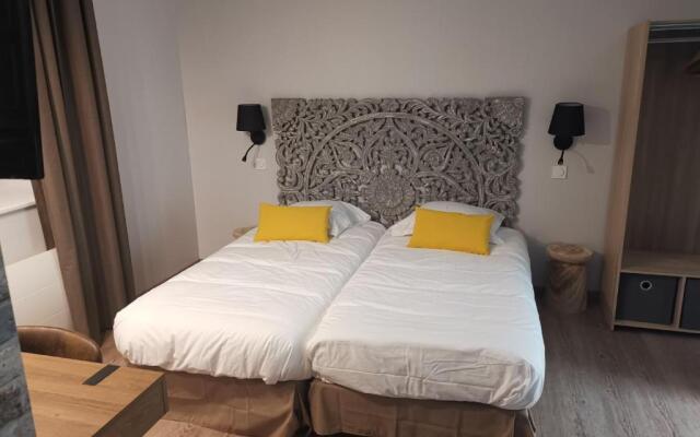 Le Relais Du Chapeau Rouge