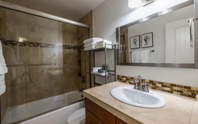 Scottsdale Orange Blossom 3 Bedroom Townhouse by RedAwning