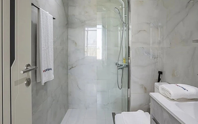 Homesgetaway -spacious 1BR Apt in Pearlz by Danube