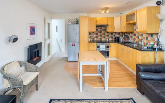 Beautiful 2bed House 6mins to Tube 2mins to Thames