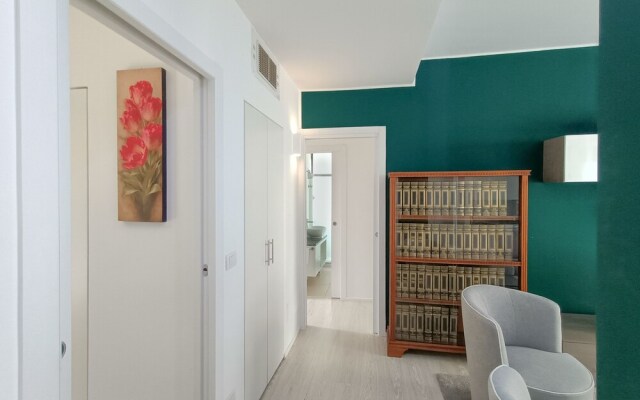 JOIVY Elegant Flat For 4 with 2 Balconies