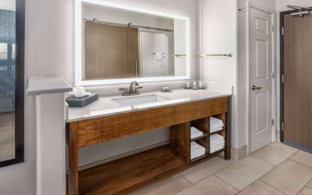 La Quinta Inn & Suites by Wyndham Santa Rosa