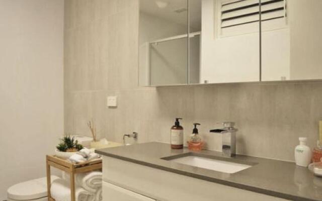 2 'Westpoint', 2 Thurlow Avenue - ground floor, linen supplied, views