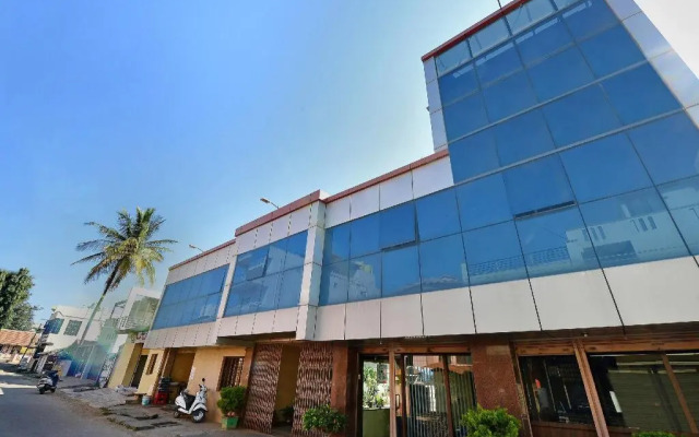 Vishnu Residency By OYO Rooms
