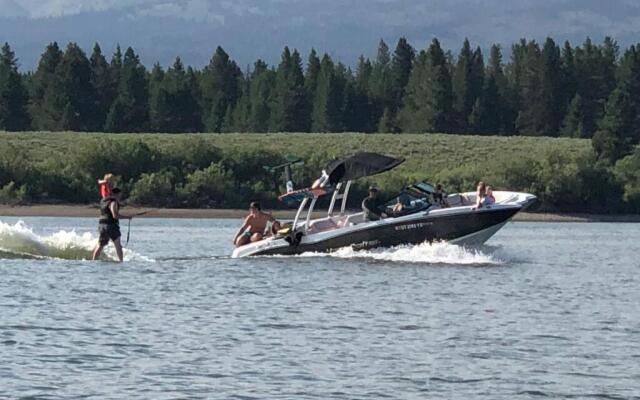 Yellowstone Crossing Lodge