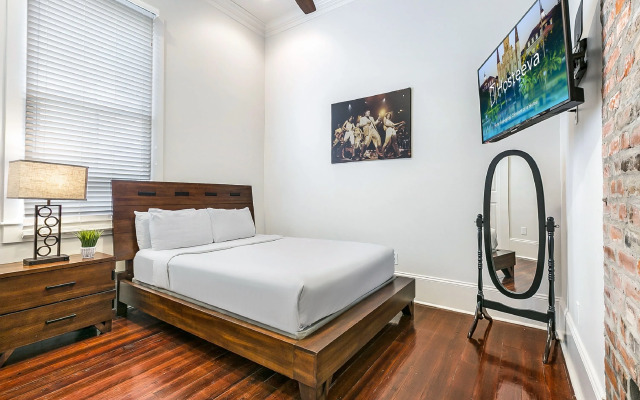 Residences Du Carondelet by Hosteeva