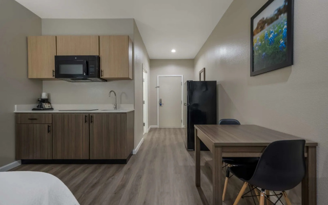SureStay Studio by Best Western Conroe Downtown