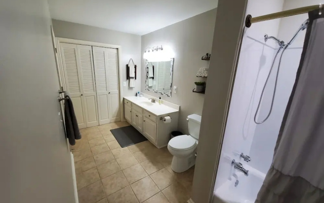 Andrea Abode 5 Bedroom Home by RedAwning