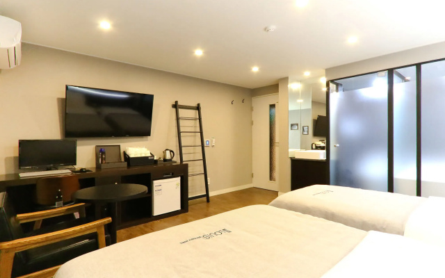 Louis Hotel