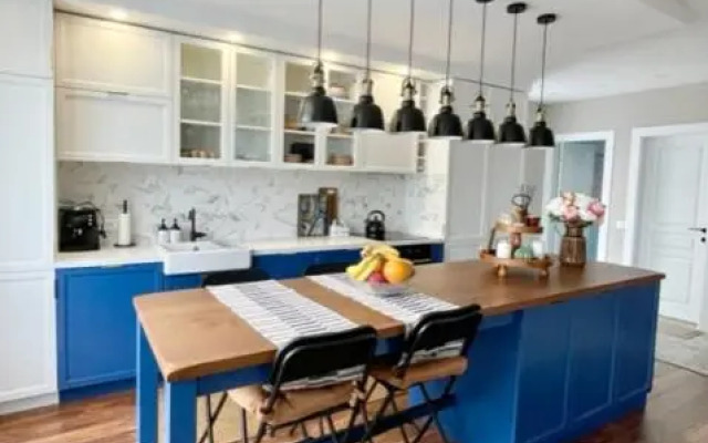 Executive 2 Bedroom Apartment + Parking