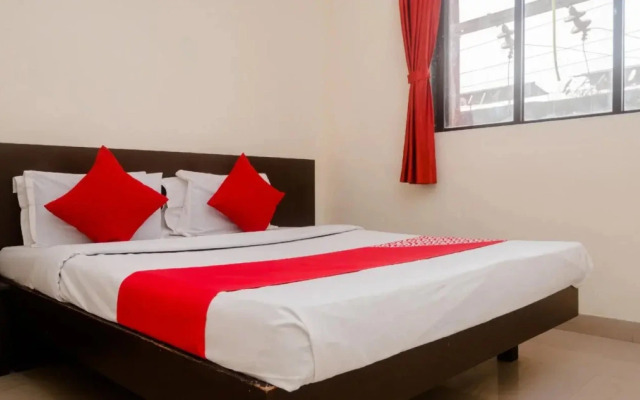OYO 23285 The Diplomat Lodging