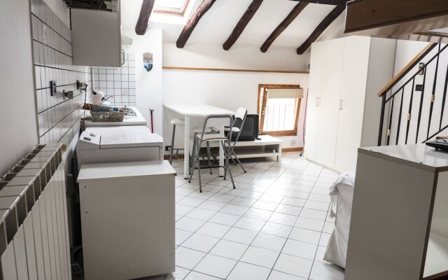 Nice and Cozy Quiet Apartment Right in the Center