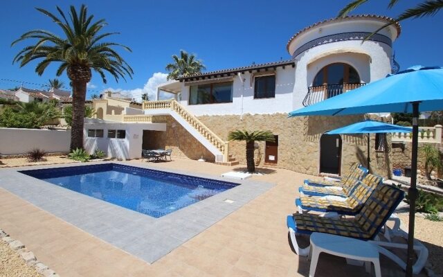 Golondrina - panoramic hillside holiday house in Moraira