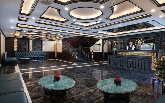 Rita Cruise – Lobby – Ha Long