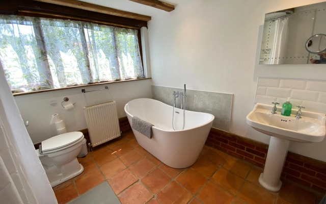 Brundish, Suffolk Barn, 2 Bed Idyllic 6 Acres