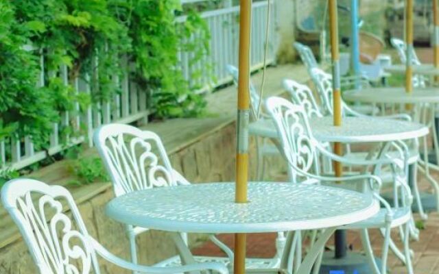 Yiren Waterfront Holiday Courtyard