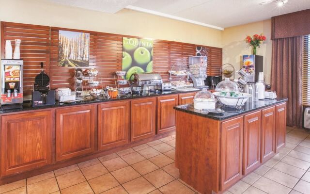 La Quinta Inn & Suites Canton