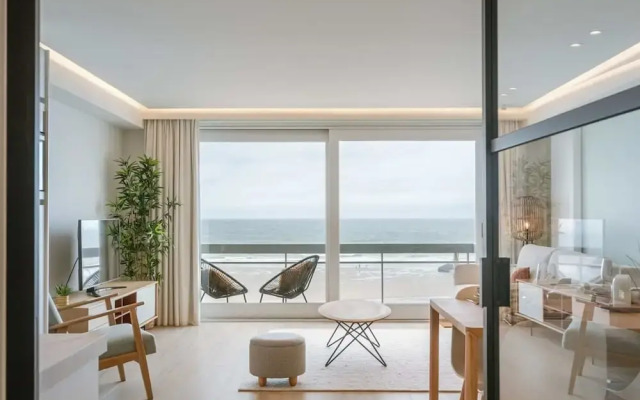 Pleasant Apartment With Frontal sea View