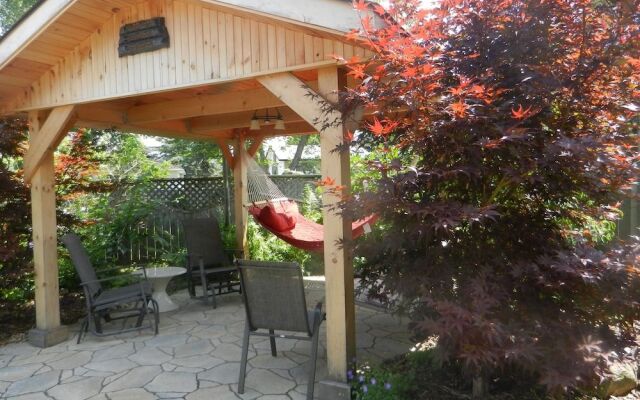 A Garden Stroll B&B
