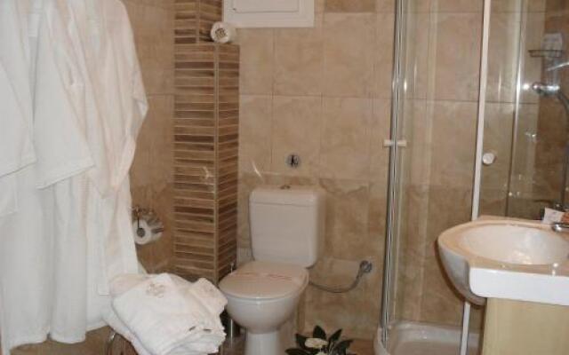 Kyknos De Luxe Suites & Rooms