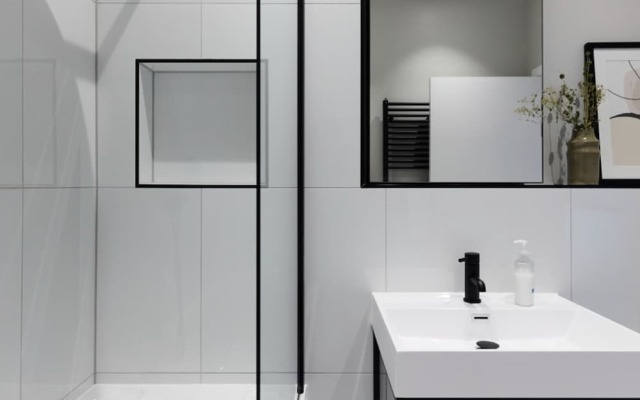 The Brondesbury Quarters - Modern 2bdr Flat With Balcony Parking