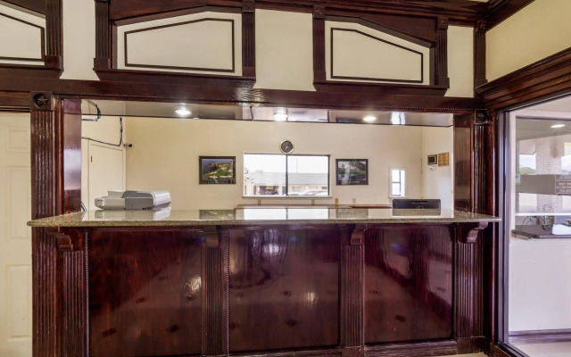 Three Rivers Executive Inn & Suites By OYO