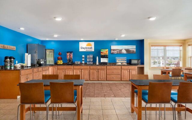 Spark by Hilton Portland Airport Maine Mall