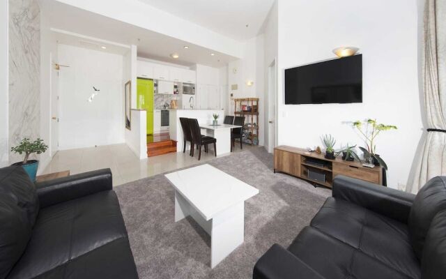 QV Viaduct Charming Apartment with AC WiFi and Parking - 933