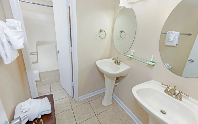 Meridian Plaza by Beach Vacations