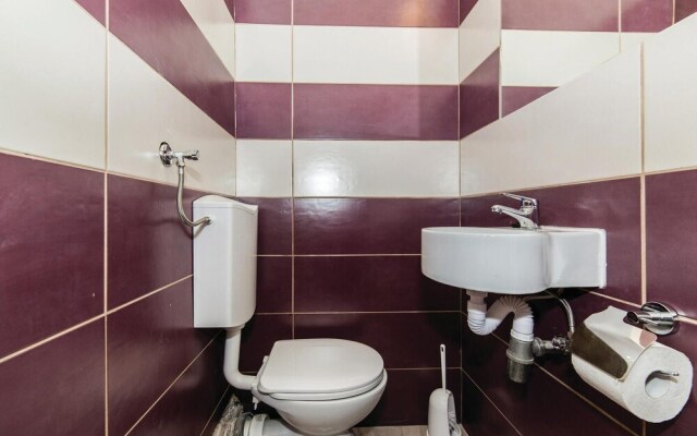 Beautiful Home in Kastel Stafilic With Wifi and 4 Bedrooms