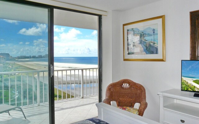 Sun-bright Beachfront Condo With Pool/tennis Courts