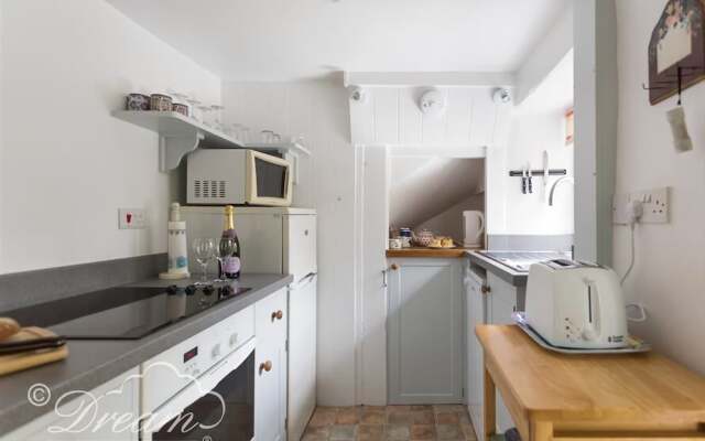 Poppas Cottage, BURTON BRADSTOCK