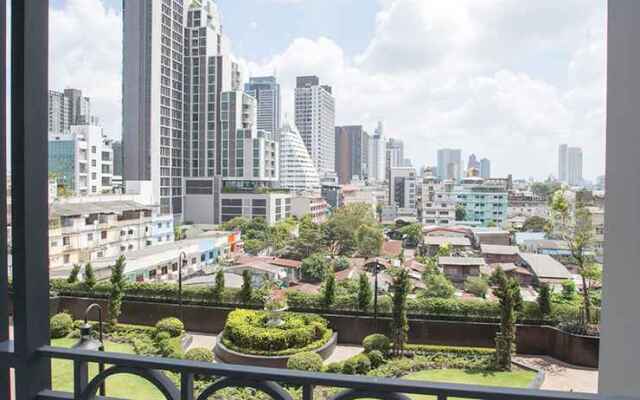 Locals Bangkok The Rich Sathorn-Taksin