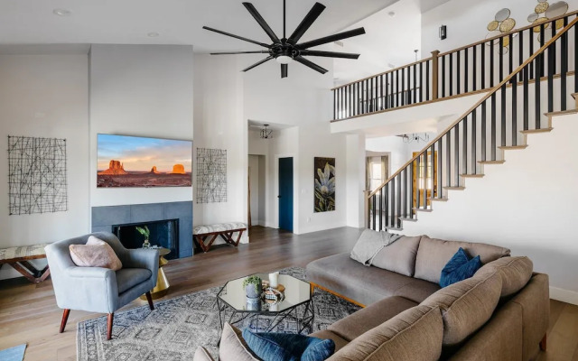 Majestic Mountain Mansion-pool -spa & Guest House