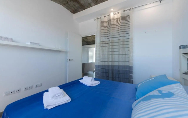 Durmiendo sobre el mar, Vivienda Los Riscos