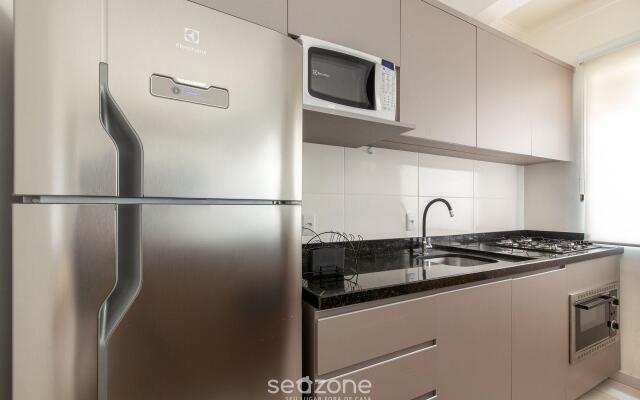 Apto moderno com churrasq. a 600m da praia COM305