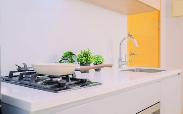 Spacious Grey 2Br At Capitol Suites Apartment